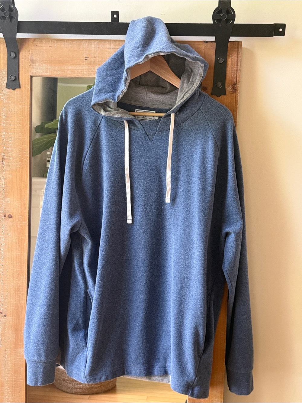 Southern Tide Hoodie Size XL